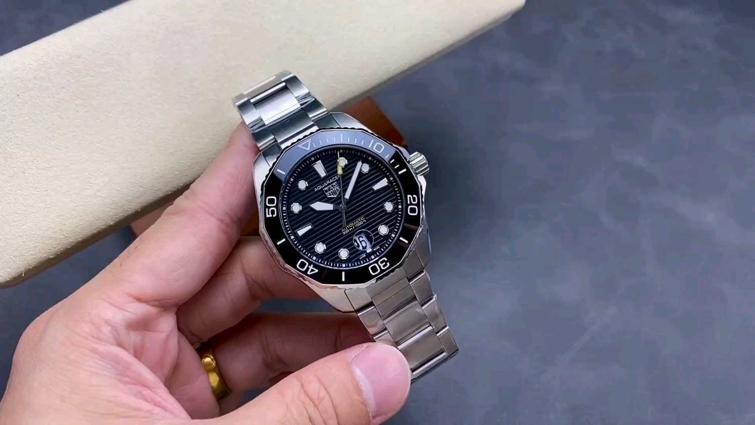 TAG ホイヤー アクアレーサーの新モデルは本物にデイリーユースいにピッタリか？