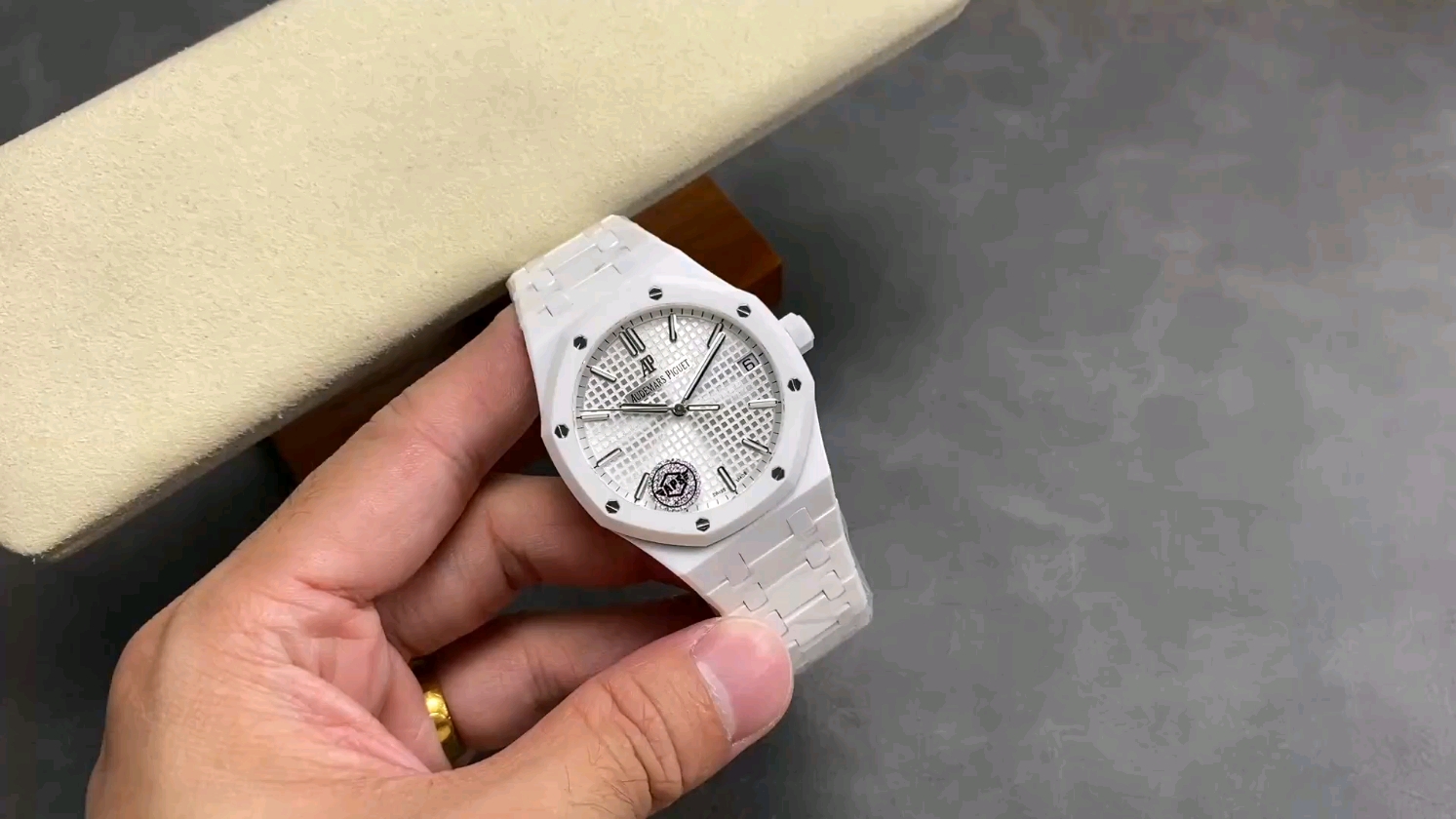 セラミックの魅力たっぷり！APSオーデマ ピゲ15500オールセラミックウォッチの実力とは？