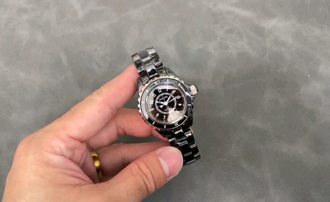 「TW シャネル J12 セラミック 33mm メカニカル」