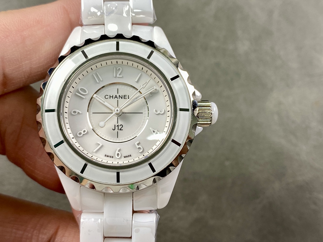TW シャネル J12 セラミック 33mm クォーツムーブメント