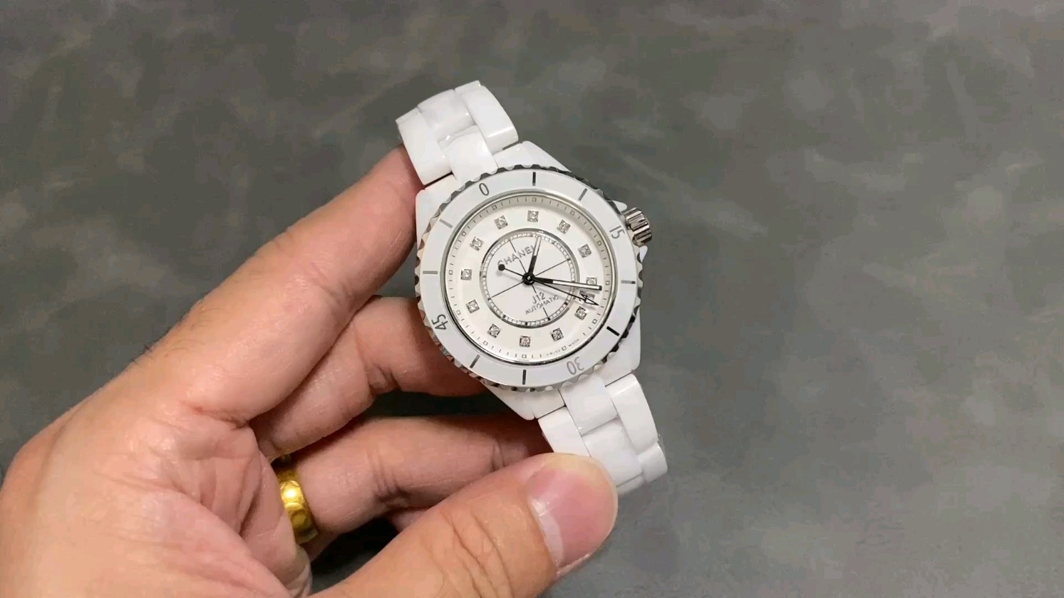 シャネルJ12シリーズ、新しい38mmモデルの魅力全開！