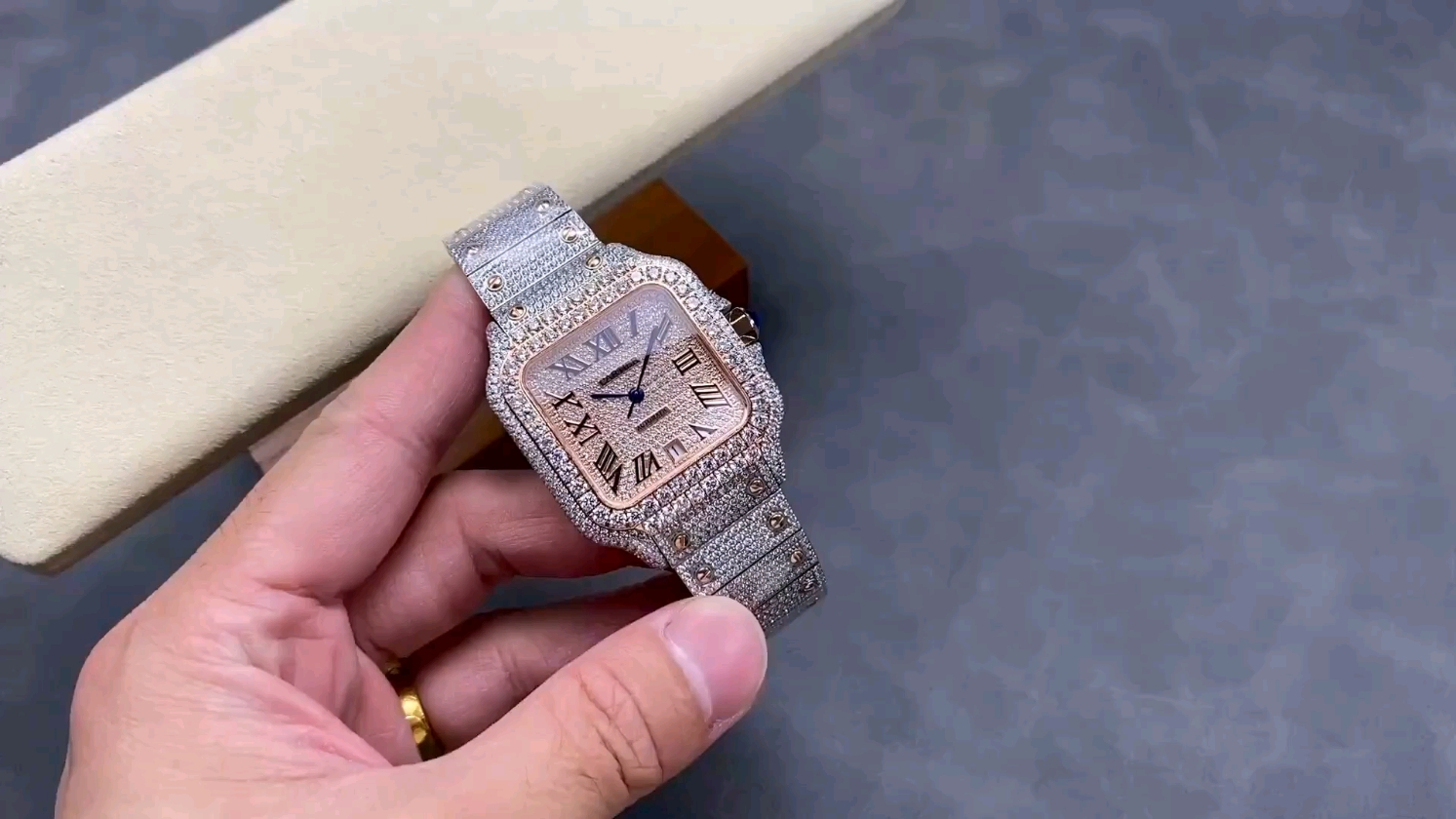 モアッサナイト カルティエ フルダイヤモンド サントス