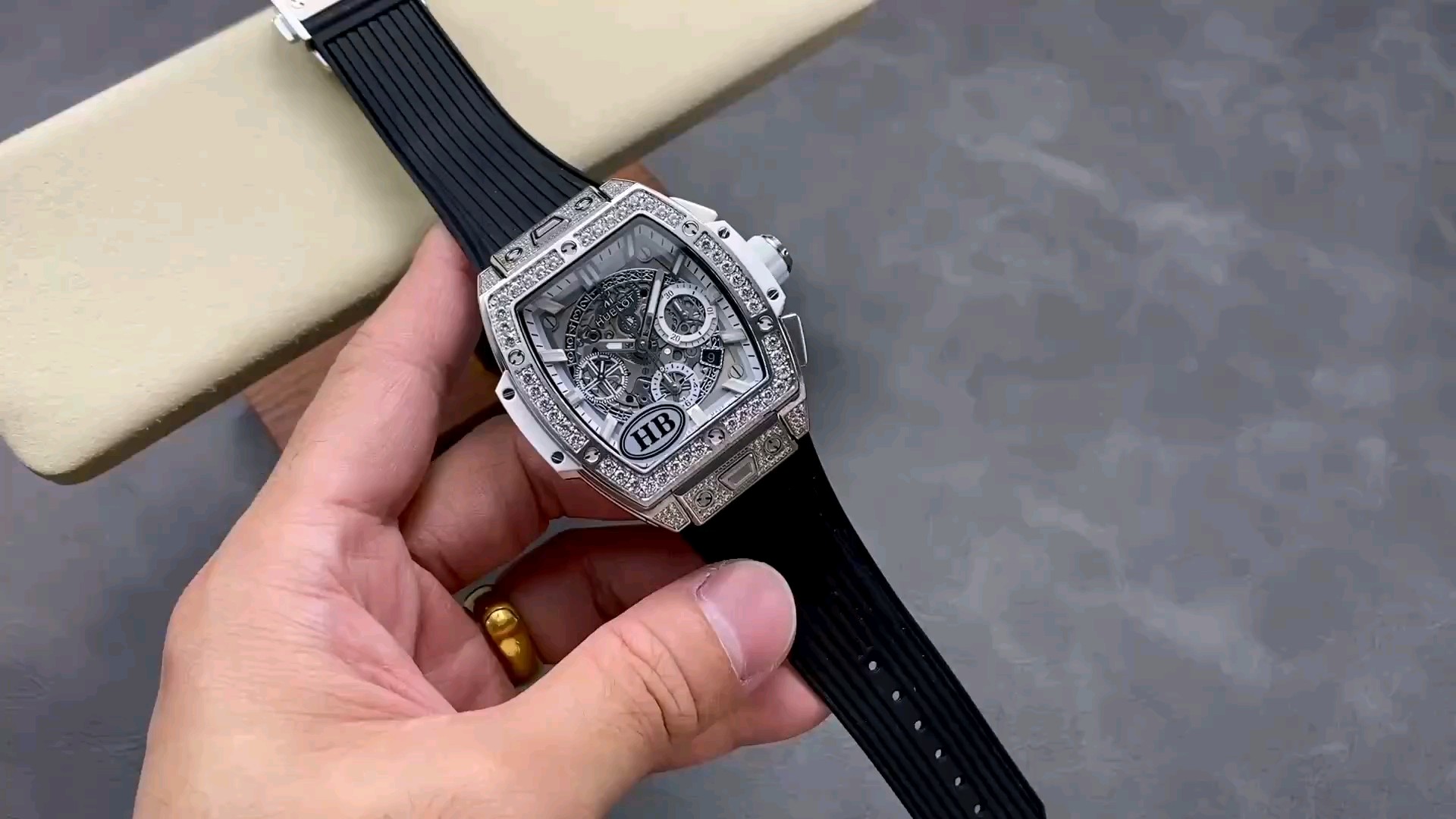 HB工房 ヘンボー トノーケース 最新V3バージョン ワンタッチ分解 オリジナルに忠実なカラーとディテール
