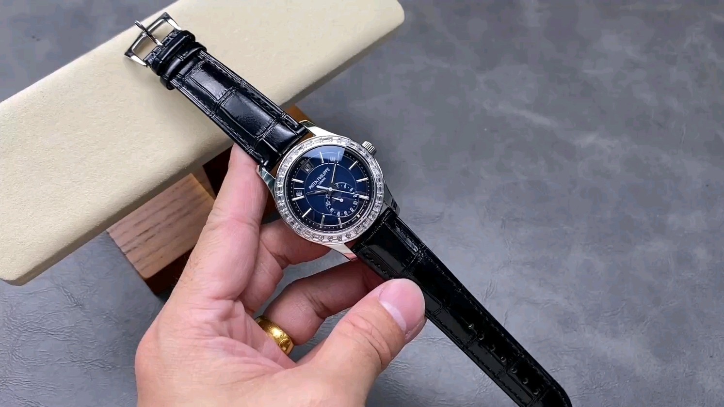 パテックフィリップ5205G-013の凄さを徹底解説！その魅力に迫る