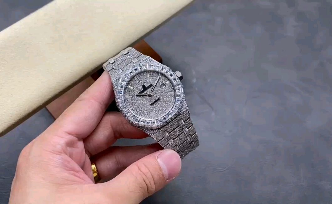 オーデマ ピゲロイヤルオーク15400の魅力！煌びやかなフルダイヤモンドで注目度アップ！