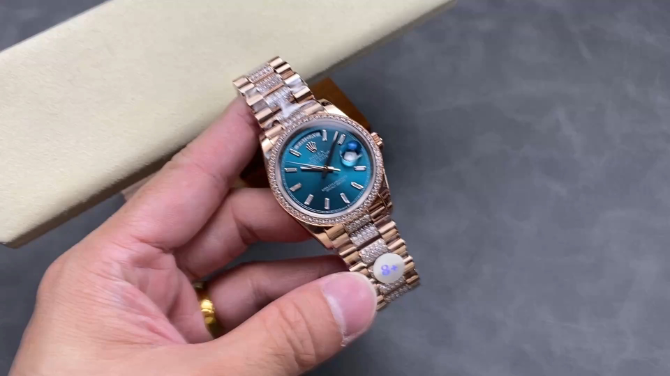 ロレックス風防時計？エイトムーブメント製「ダブル 日付 36mm」の実力とは！