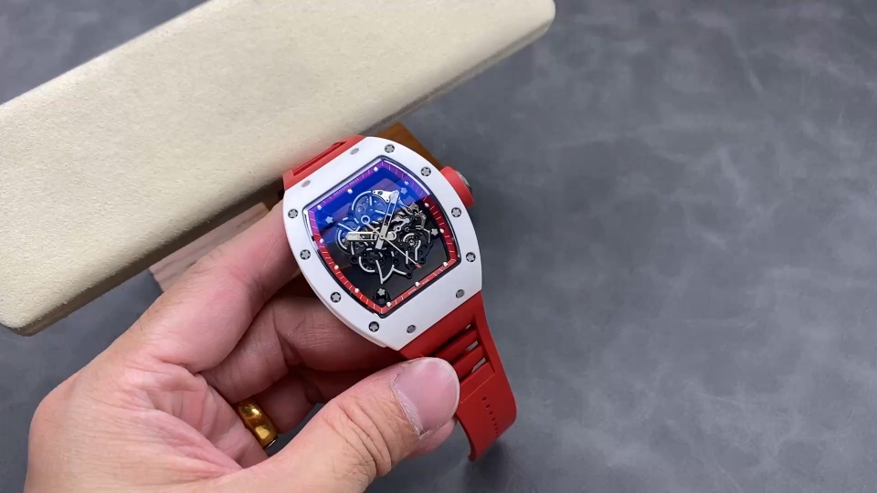 理想の時計を探求！リチャードミルRM055の魅力に迫る