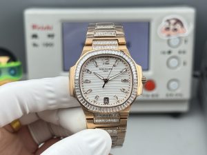 優雅さの探求：パテックフィリップ ノーチラス 7014 限定版 ホワイトゴールド＆ローズゴールド