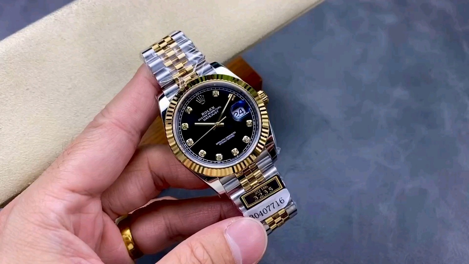驚きの18k金張り腕時計！ZQ ファクトリーのチャレンジとは何か？