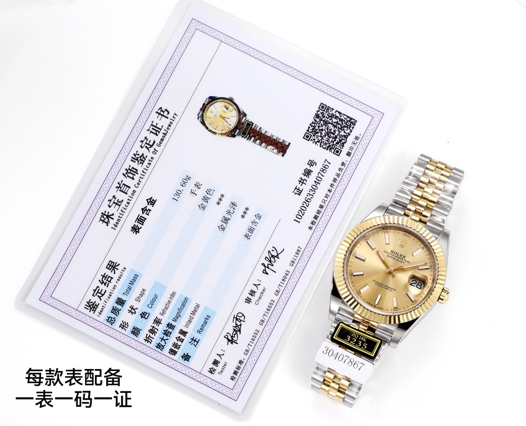 ZQ ファクトリーの金張り腕時計で大胆に時を刻める！