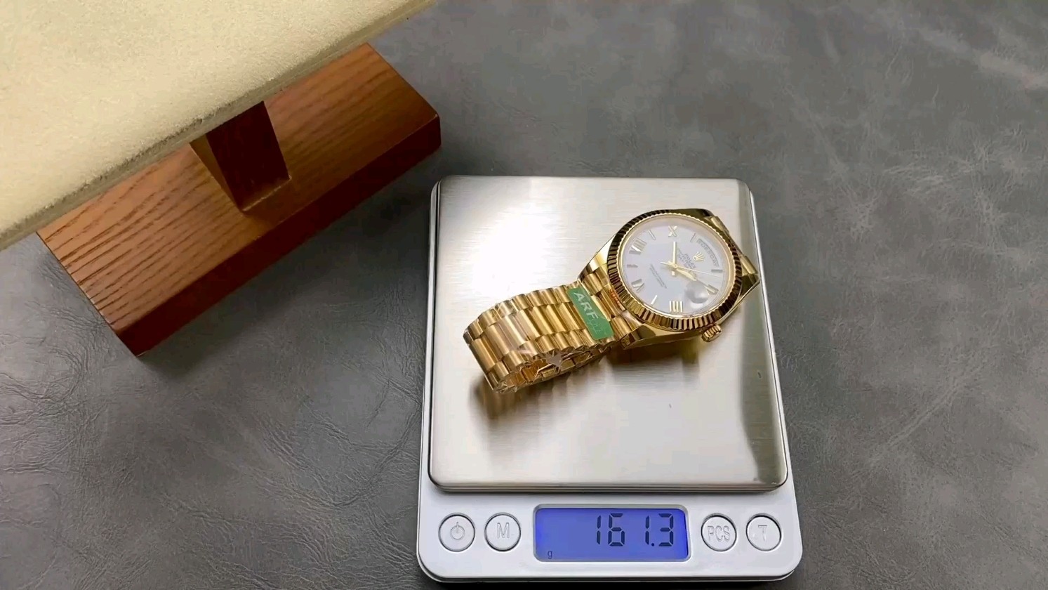 ロレックスの完璧レプリカ！重さ160gのDDを試してみた