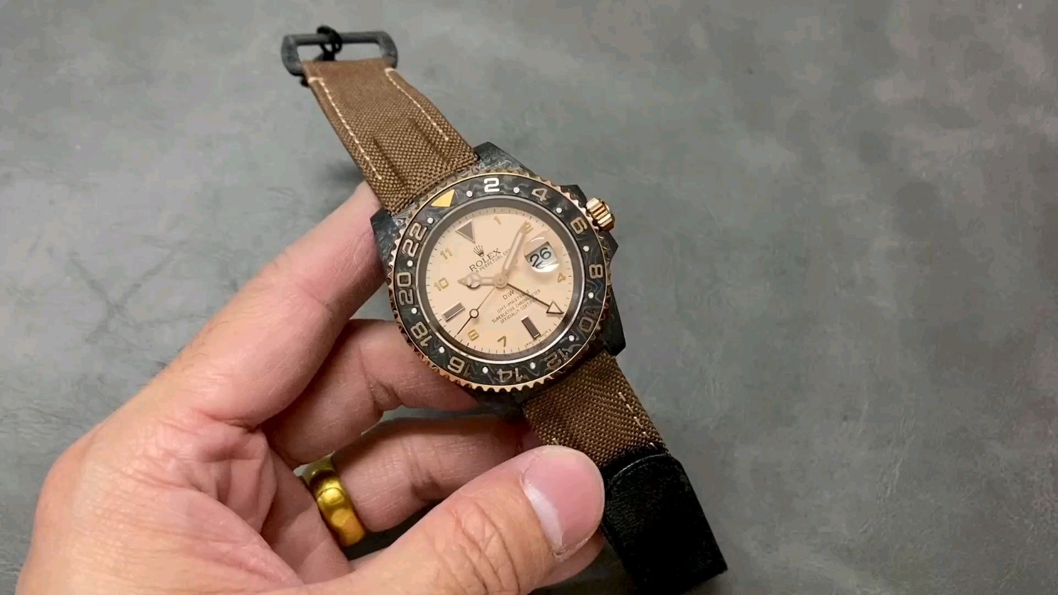 DIW v3版の魅力！超軽量カーボンGMT-マスター IIの全体像