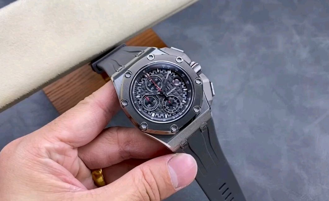 APF厂のシューマッハ限定版モデル！エクストリームに挑む高級時計とは？