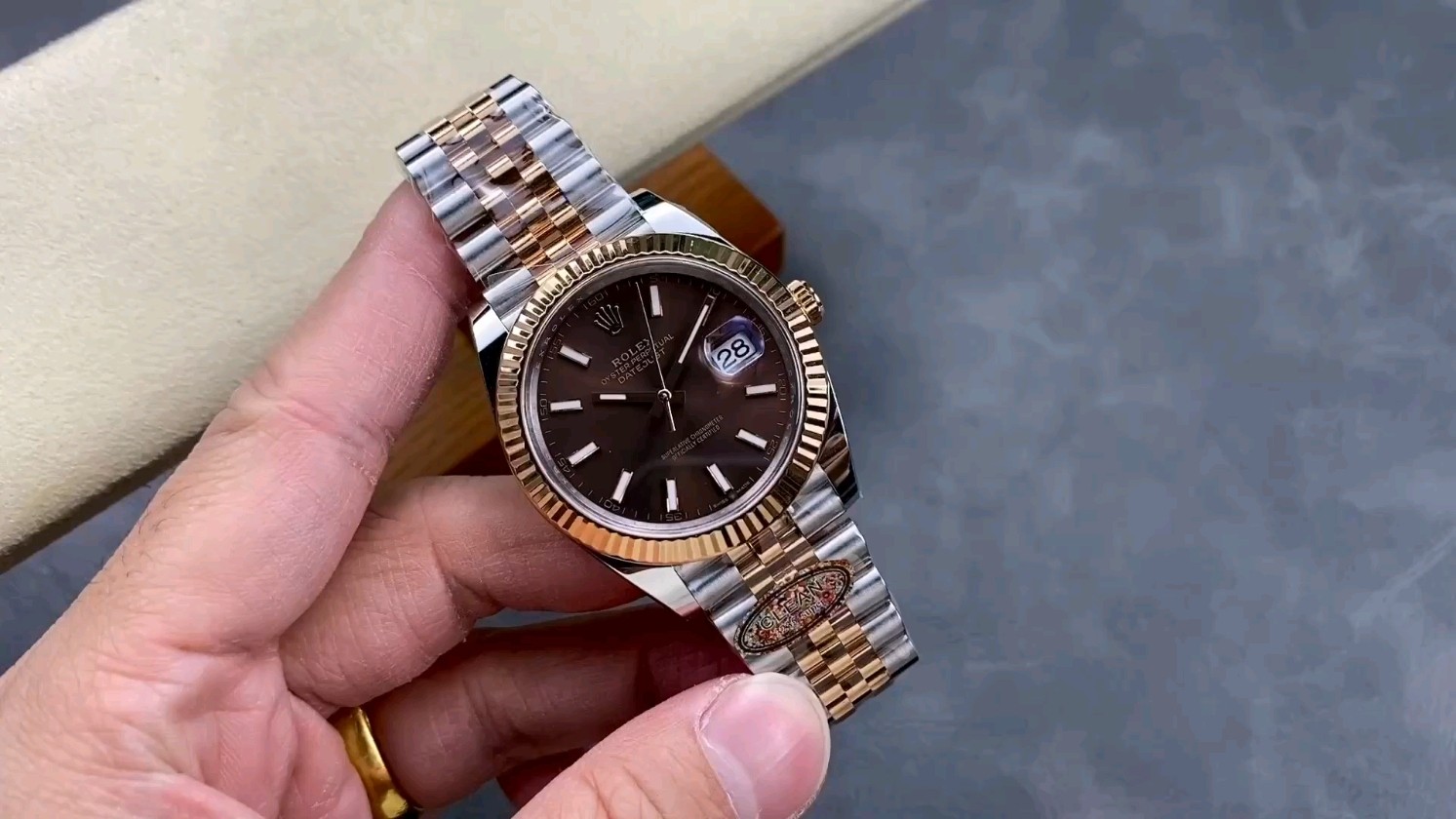「クリーンファクトリーメイド ロレックス ローズゴールド デイトジャスト41mm 側面はホワイトゴールドれなし 3235ムーブメント」