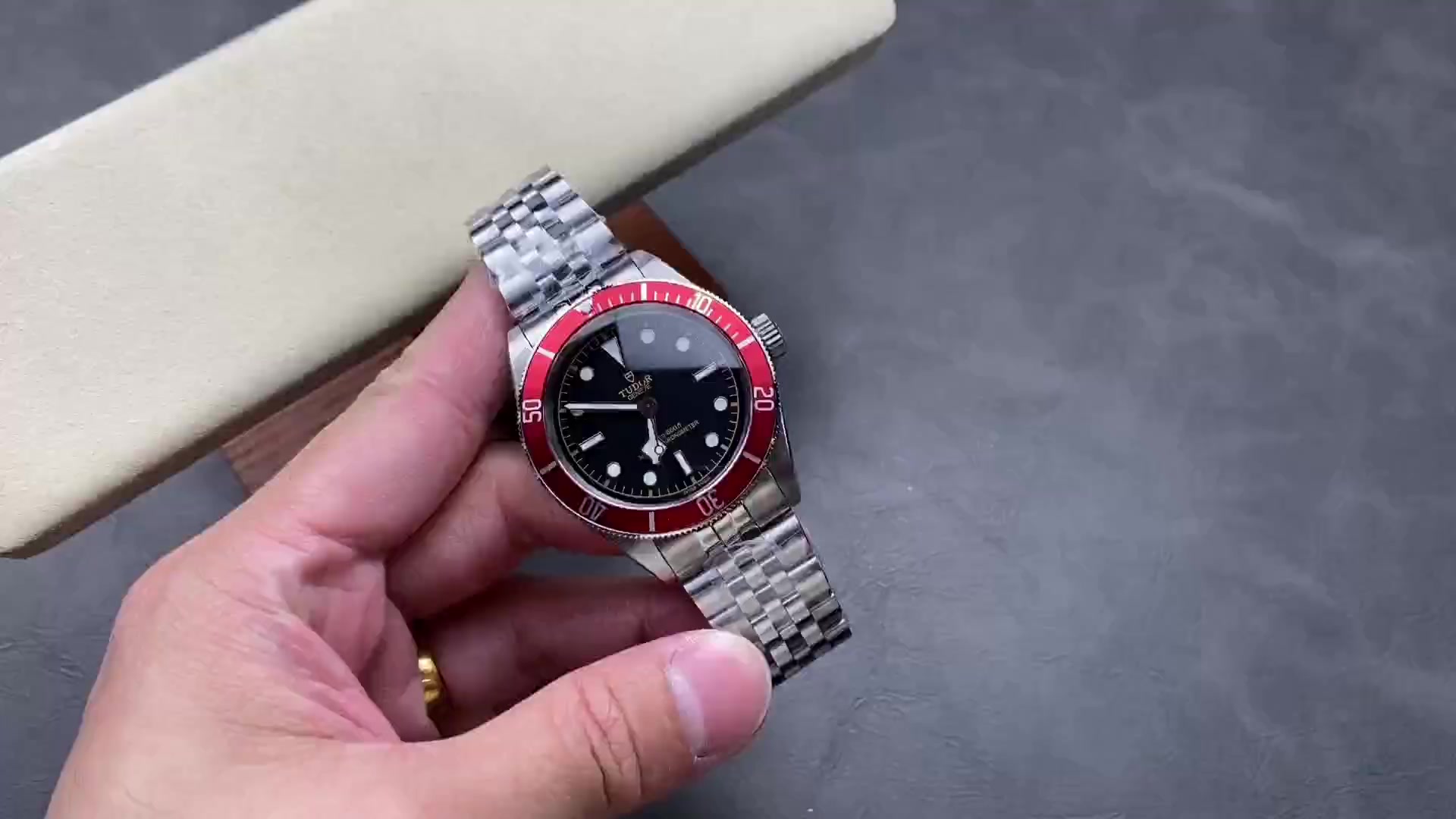 チューダー・ブラックベイ41mm、ネオビンテージのロレックス代替品に迫る！