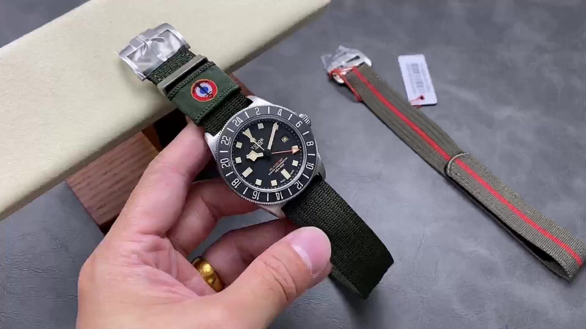 42mmチューダーGMT、チタン製の美しき革新！