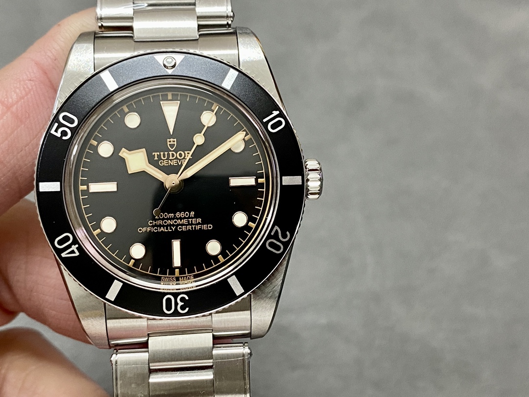 37mmの驚き！チューダー・ブラックベイ54型がダイバーズウォッチ界を席巻！