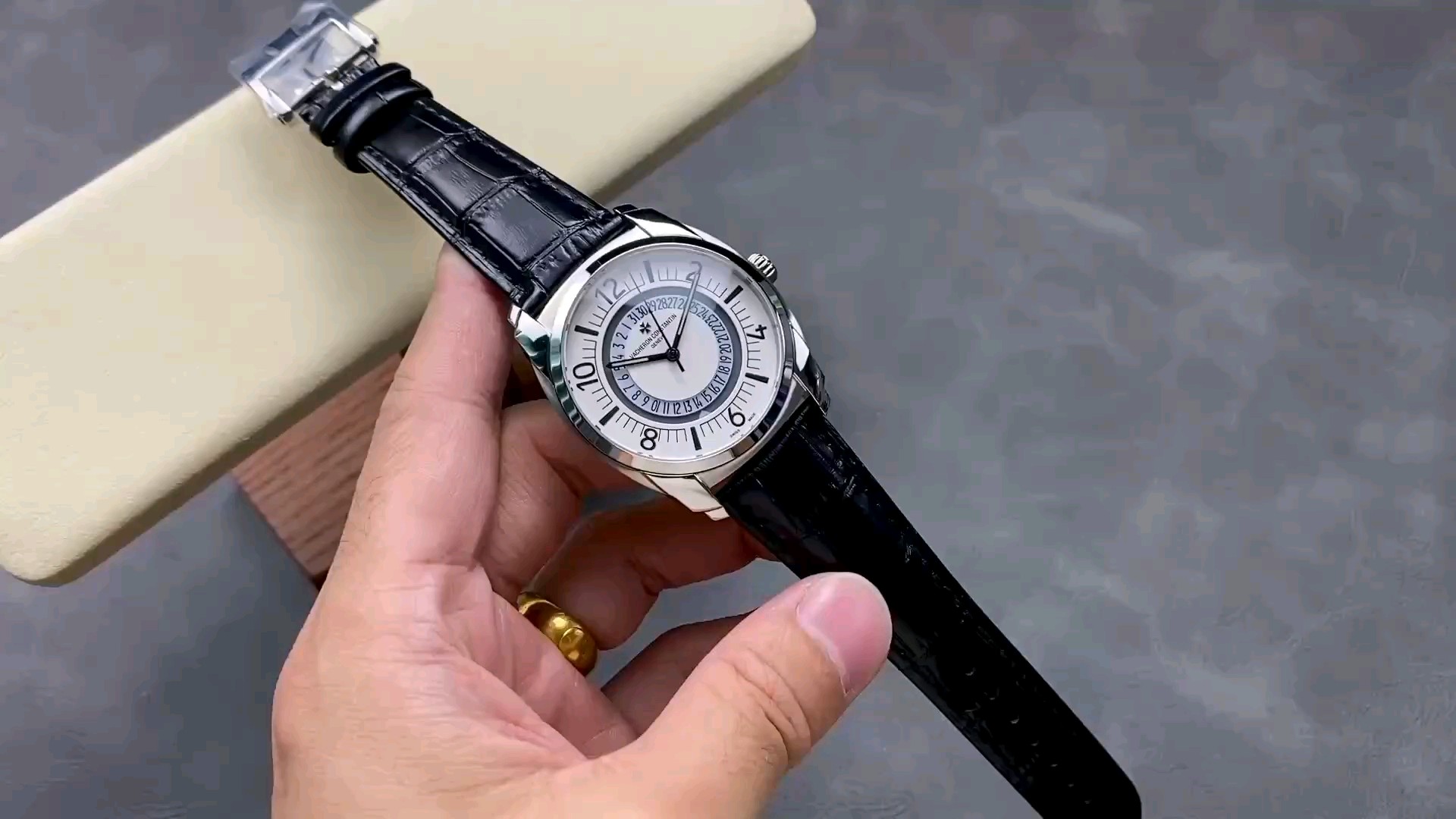 ヴァシュロン・コンスタンタンのGRファクトリーレプリカモデル！その魅力と実力を探る