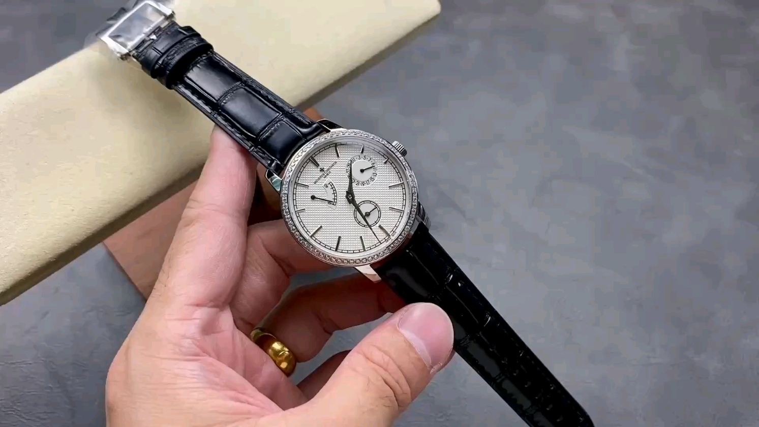 新作モデル！ヴァシュロン・コンスタンタントラディショナルの魅力を徹底解剖