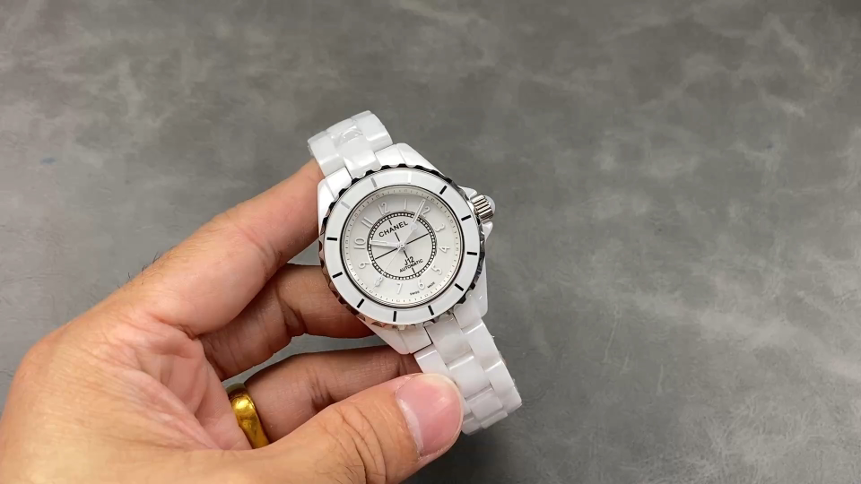 「TW シャネル J12 セラミック 38mm メカニカル 日付表示なし」