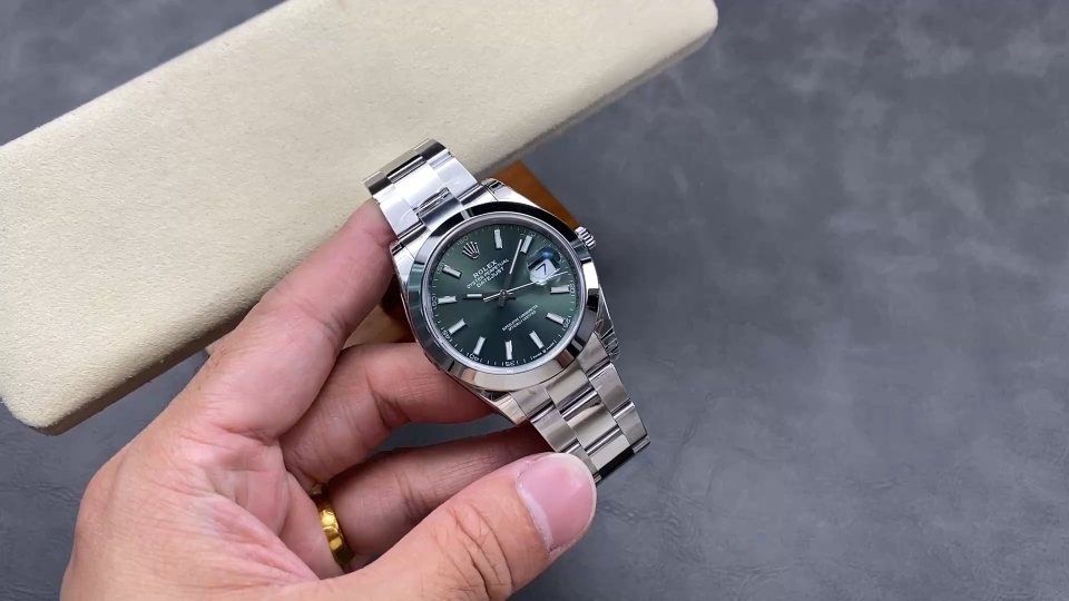 VS ロレックス デイトジャスト 41mm 3235ムーブメント