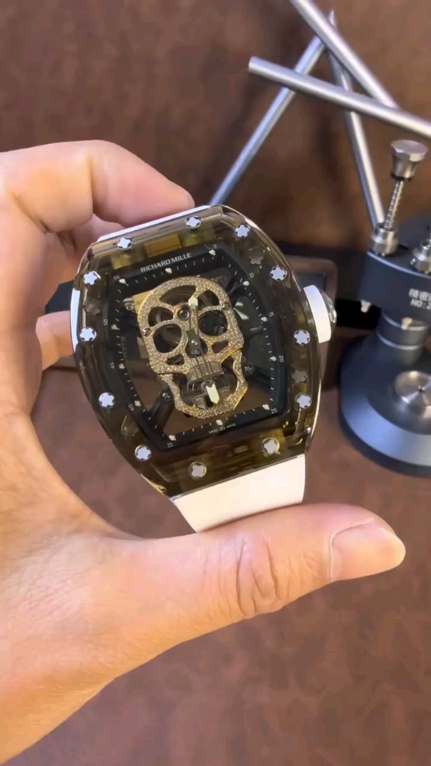 カスタマイズされたミニ・リシャールRM52-01のディテールがフル装備のトゥールビヨン