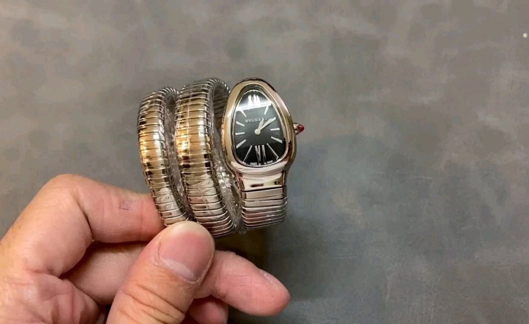 ジュエルと時計のフュージョン！BV出品の蛇形時計に迫る