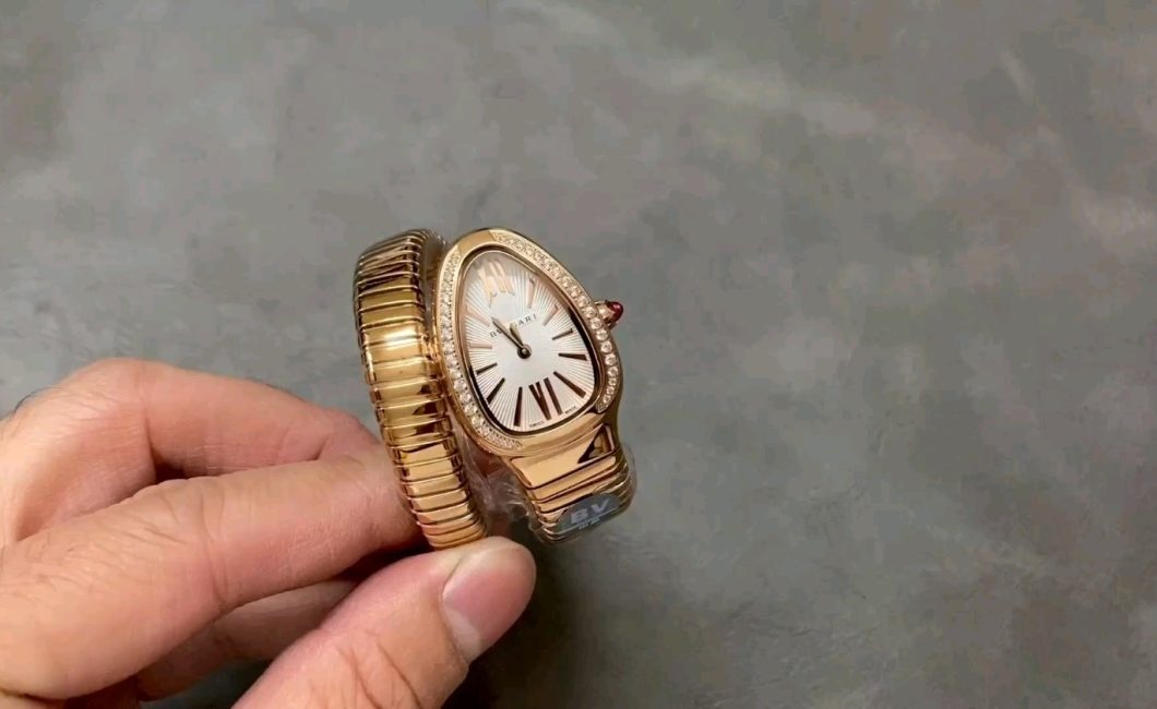 ブルガリの蛇形時計を徹底検証！その魅力と復刻版の実力