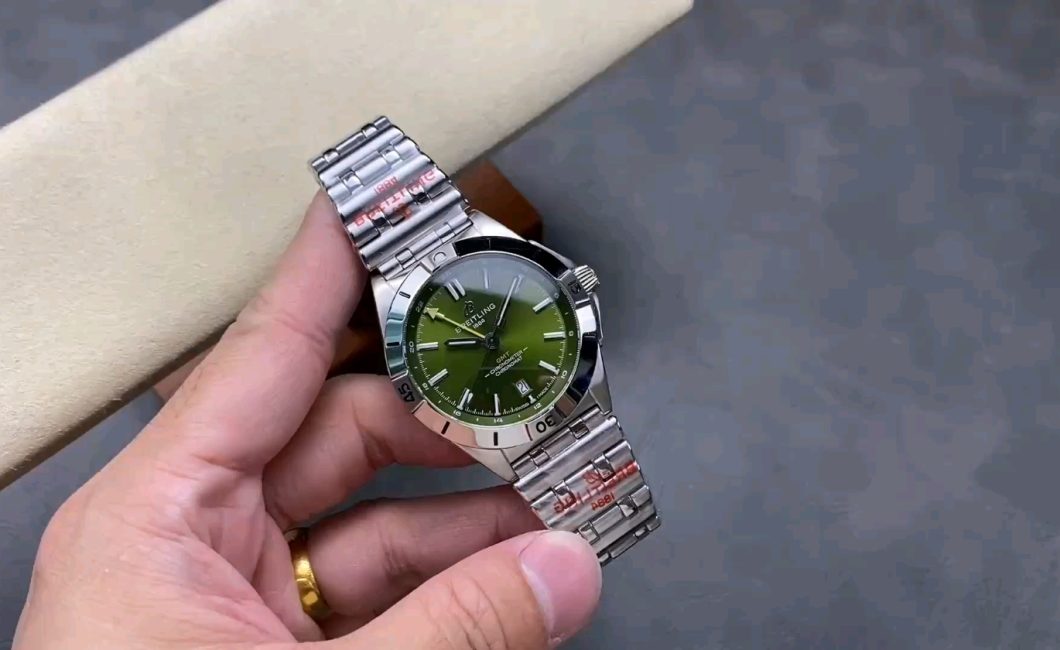 ブレイトリング クロノマット 自動巻き GMT 40の魅力に迫る！