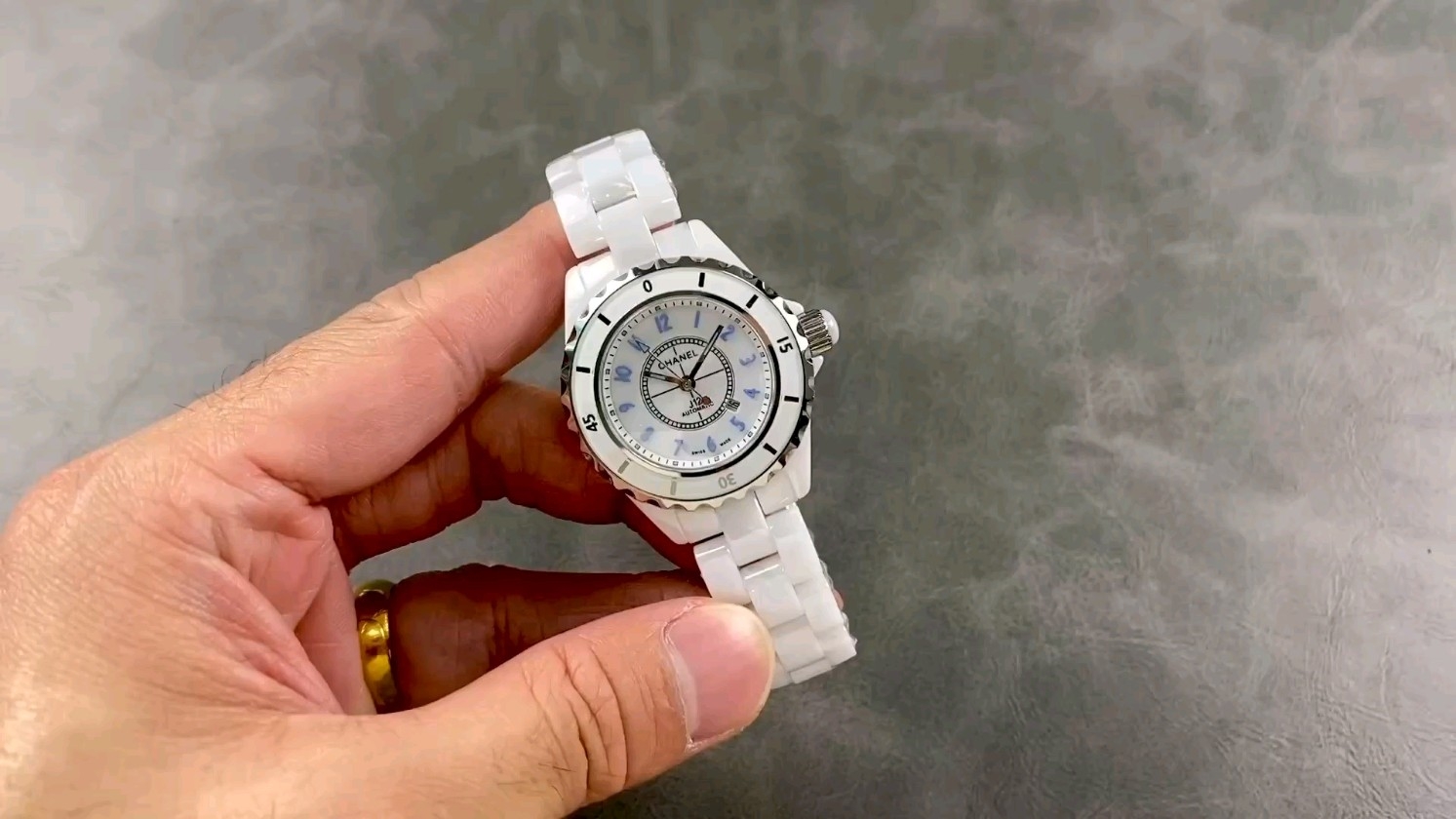 「TW シャネル J12 セラミック 33mm」