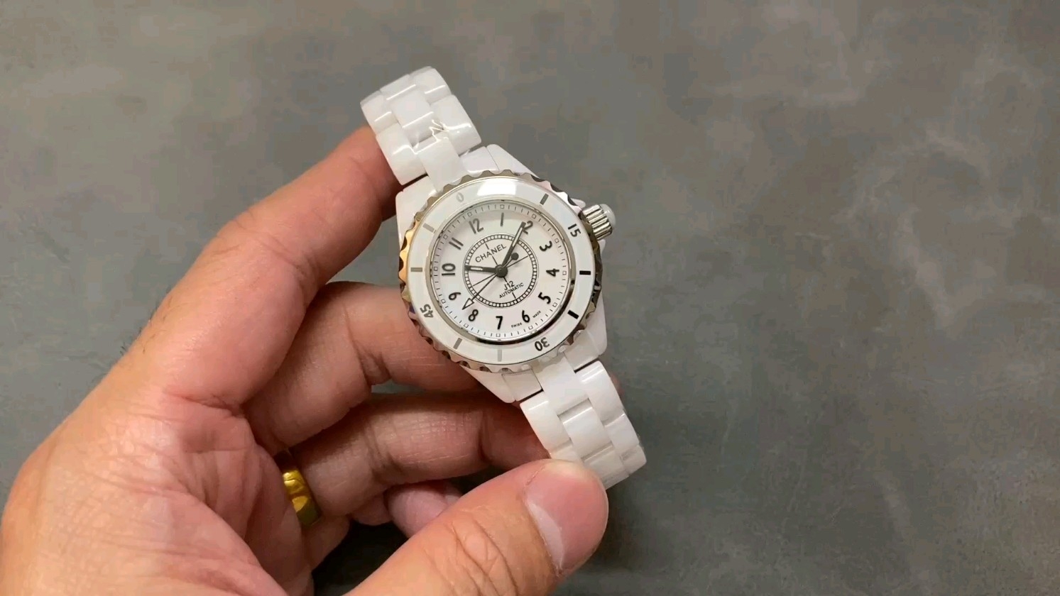 TW シャネル シャネル J12 セラミック 33mmサイズ、メカニカルムーブメント