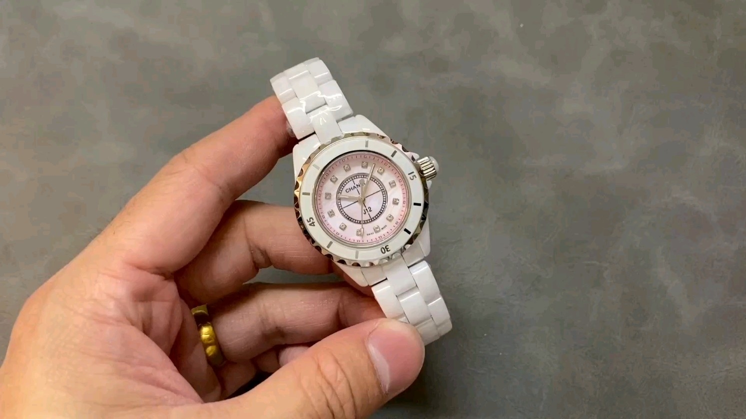 「TW シャネル シャネル J12 セラミック 33mmサイズ クオーツムーブメント」