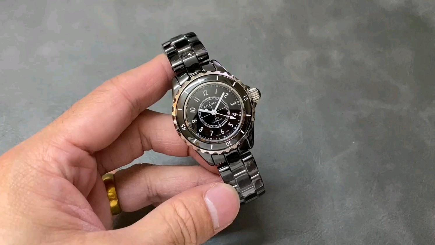 「TW シャネル シャネル J12 セラミック 33mm、メカニカルムーブメント」