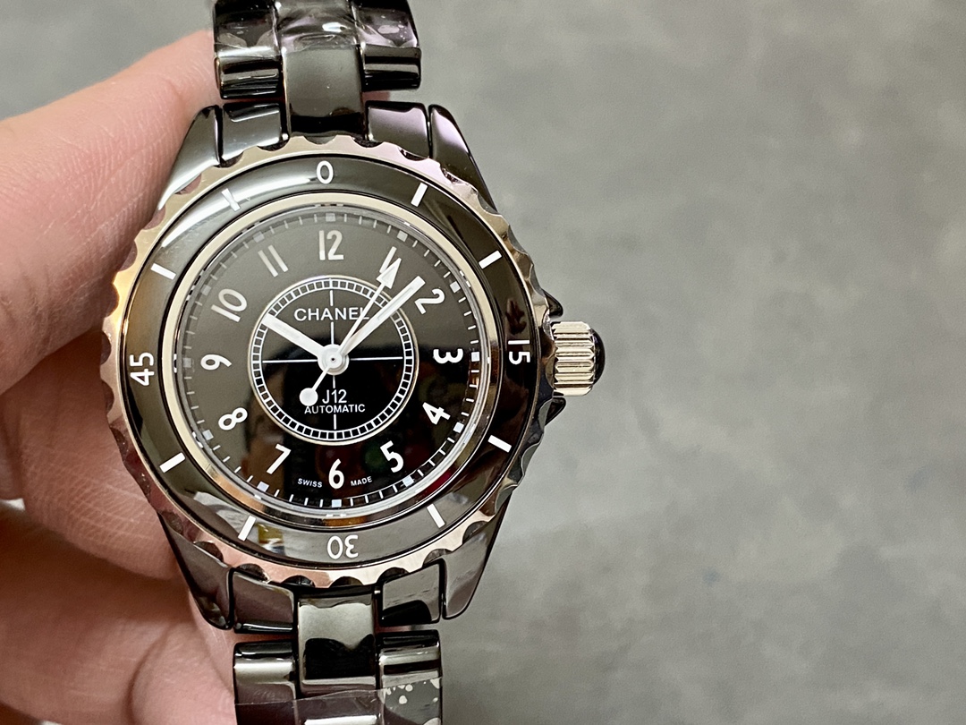 TW シャネル シャネル J12 セラミック 33mmサイズ メカニカルムーブメント