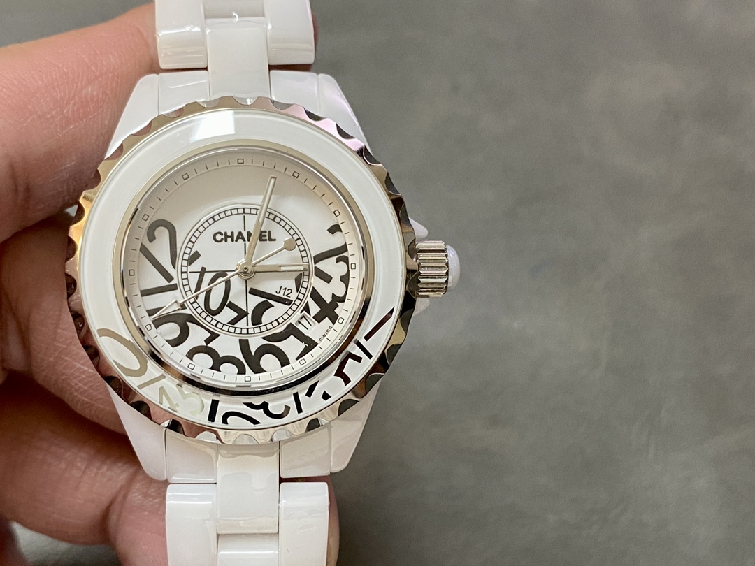 「TW シャネル シャネル J12 セラミック 33mm クオーツムーブメント」