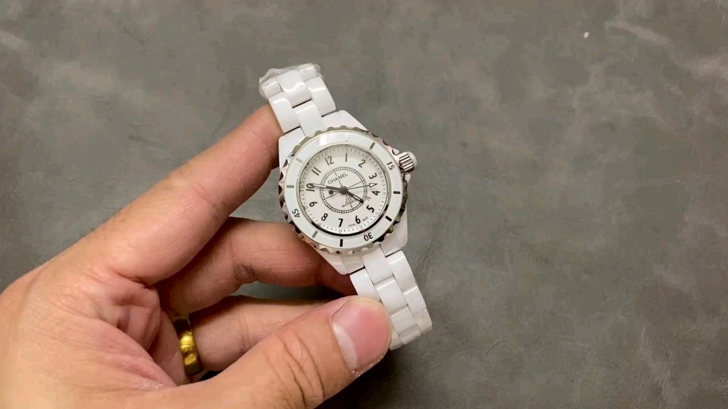 「TW シャネル シャネル J12 セラミック 33mmサイズ、メカニカルムーブメント」