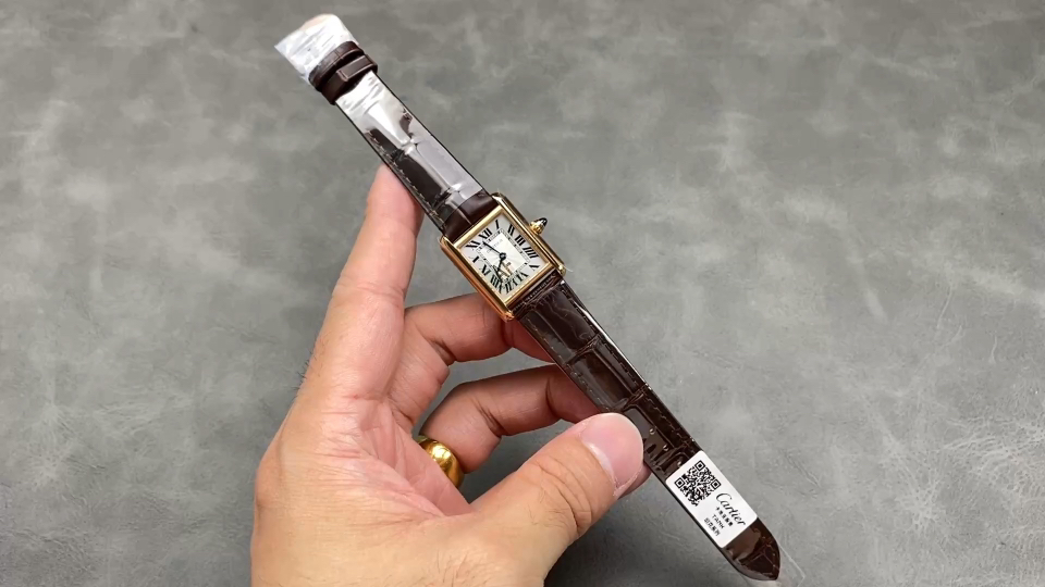 AF カルティエ タンク 小サイズ22mm、中サイズ25.5mmもあり