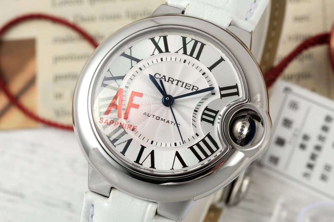 ムードを上げる！カジュアルもビジネスも似合ううカードィエダブルルー33mm