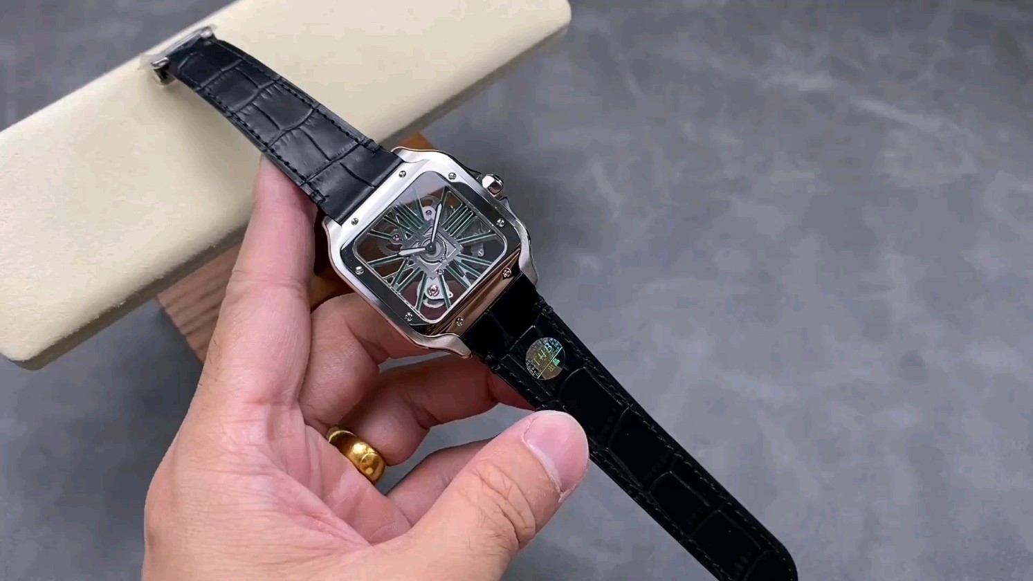 革新とトラディションがフュージョン！THB カルティエ サントスの魅力とは？