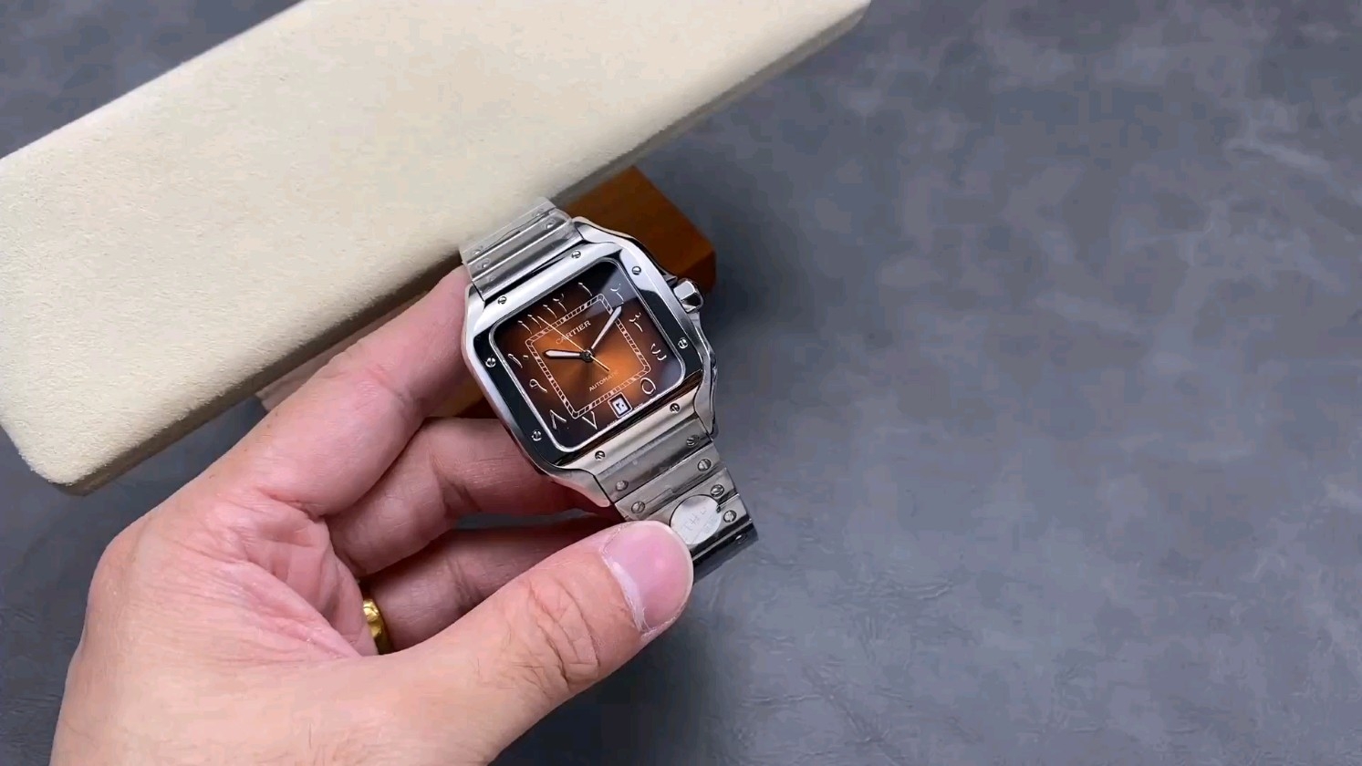 2024最新モデルモデル！カード゙ィエサントスがもたらすリュクスな魅力とは？