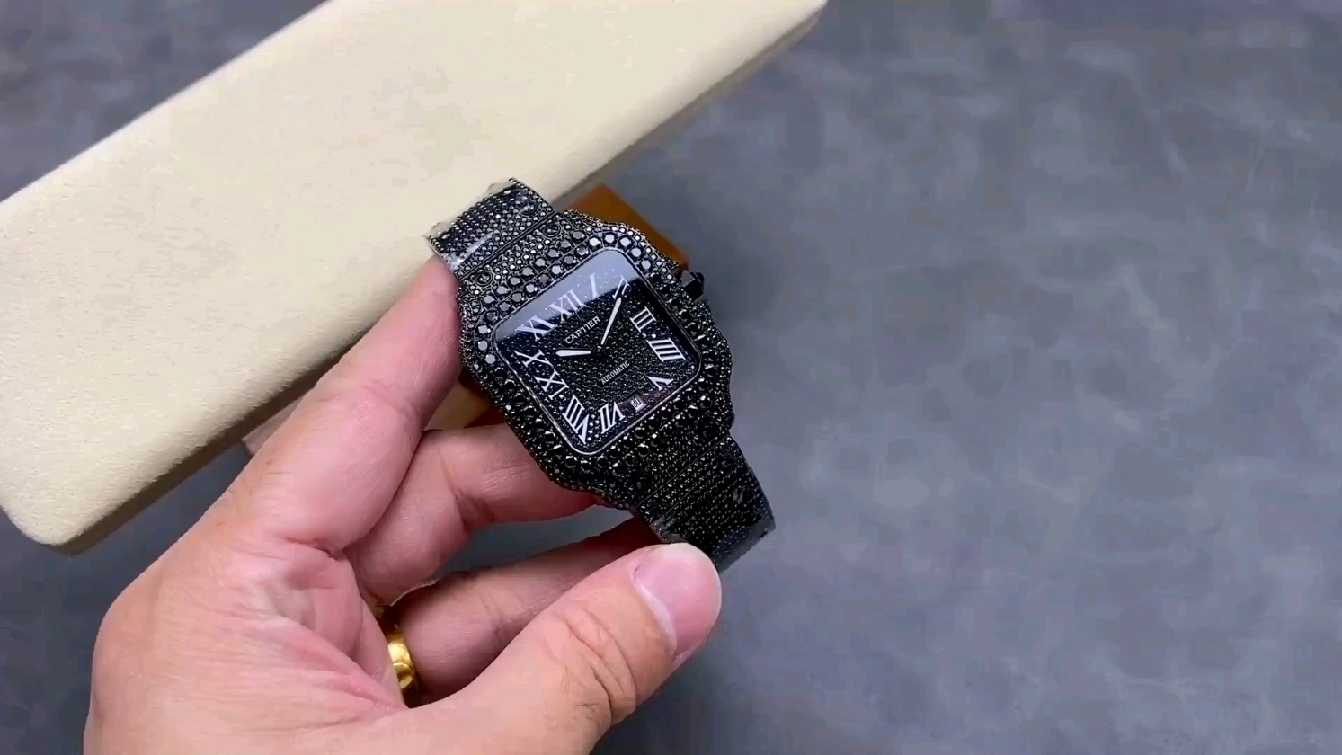 モアッサナイト カルティエ フルダイヤモンド サントス