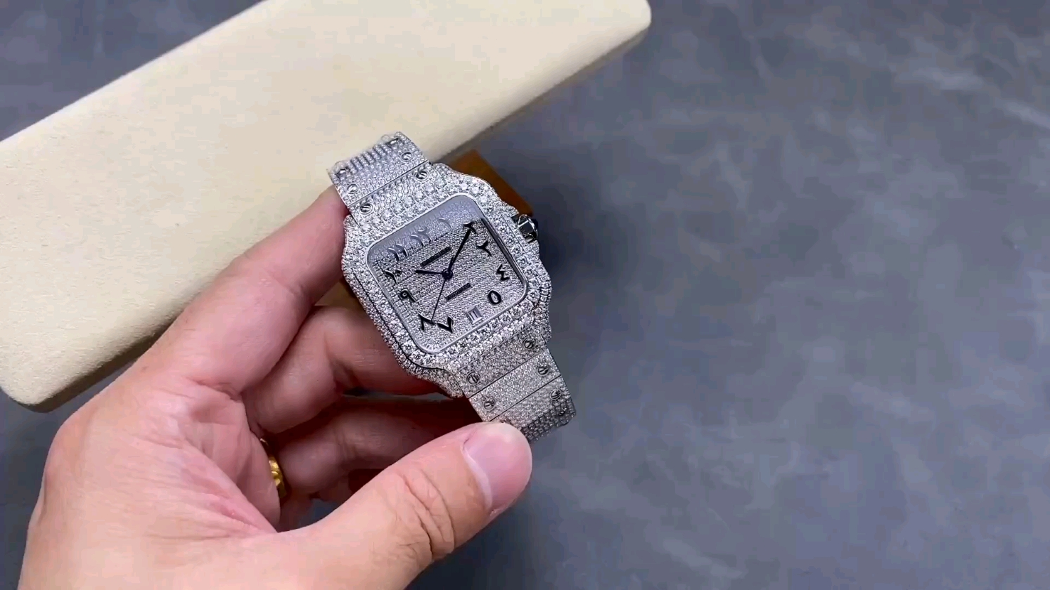 モアッサナイト カルティエ フルダイヤモンド サントス