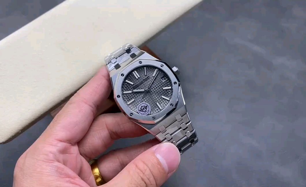 驚異！ニュージェネレーションロイヤルオーク15510 V2のシークレットに迫る