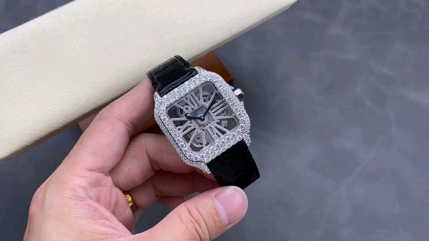 カスタマイズカスタム フルリフォームモアサナイトダイヤ💎 カルティエ スケルトンサントス 40mm