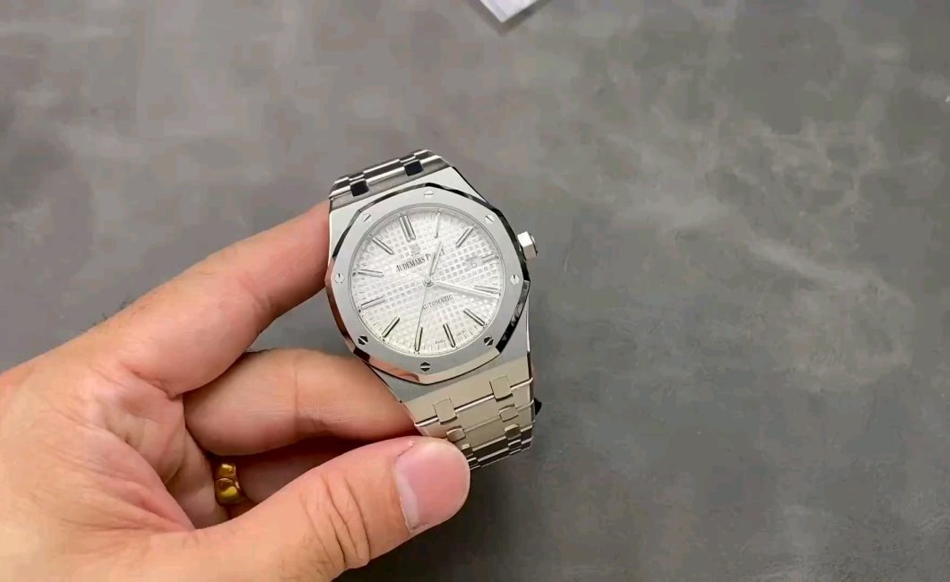 APロイヤルオーク15400《オールインワンウォッチCAL.3120》をディープダイブり！その魅力とは？