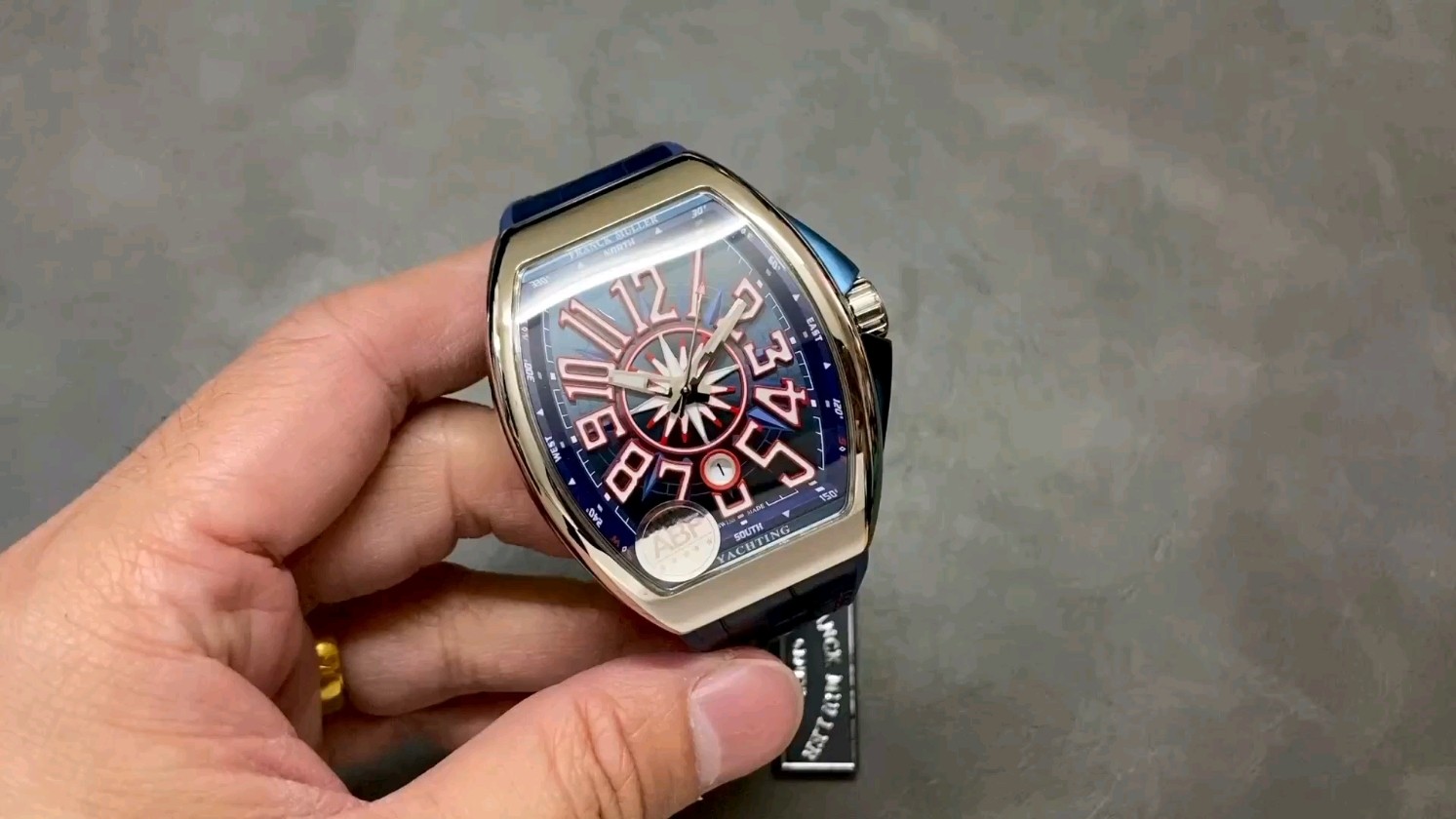 フランクミュラーヴァンガード クレイジー 時は本物に狂っているのか？