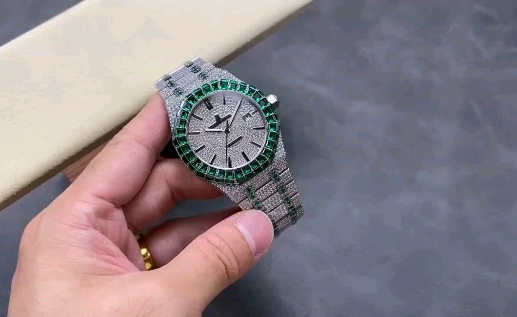 満を持して登場！オーデマ ピゲの満ダイヤフル装備のメンズ腕時計を徹底レビュー
