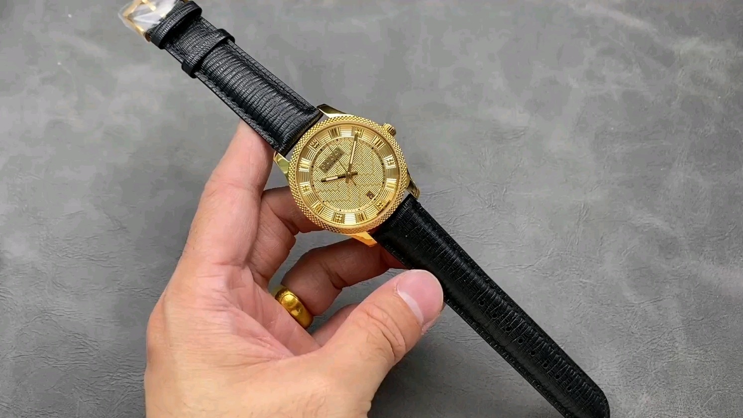 オリジナルダイヤル グッチ sw200ムーブメント 40mm