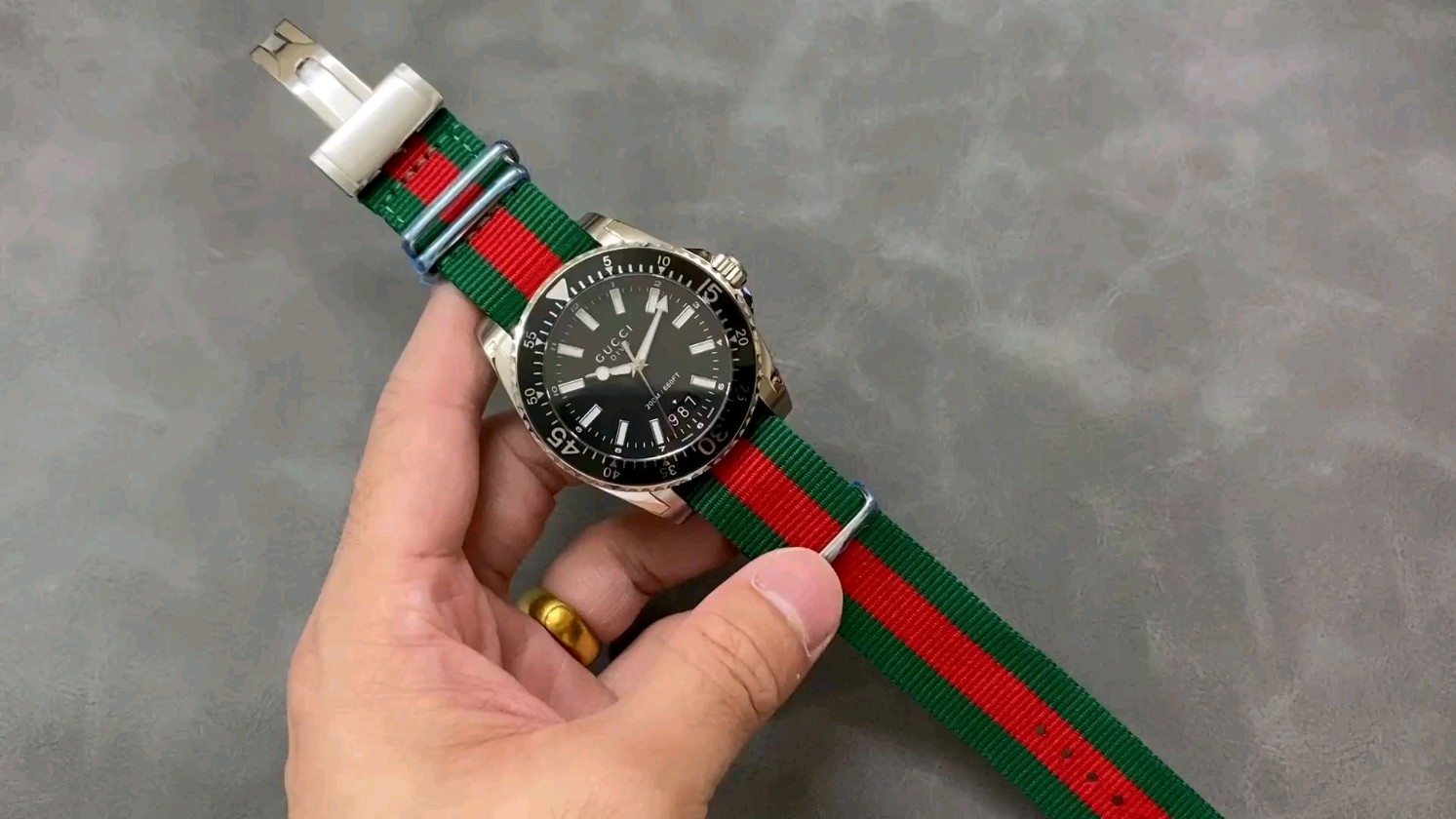 「オリジナル グッチ スイス製クォーツムーブメント 45mm」