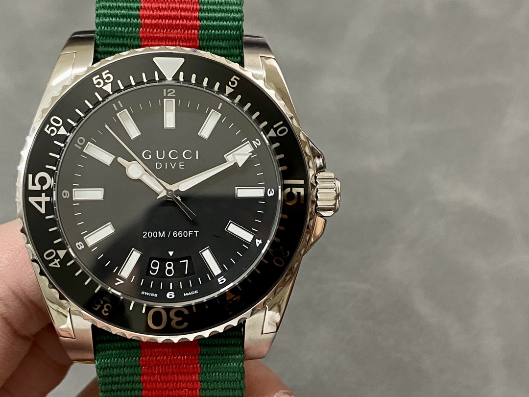「オリジナル グッチ スイス製クォーツムーブメント 45mm」